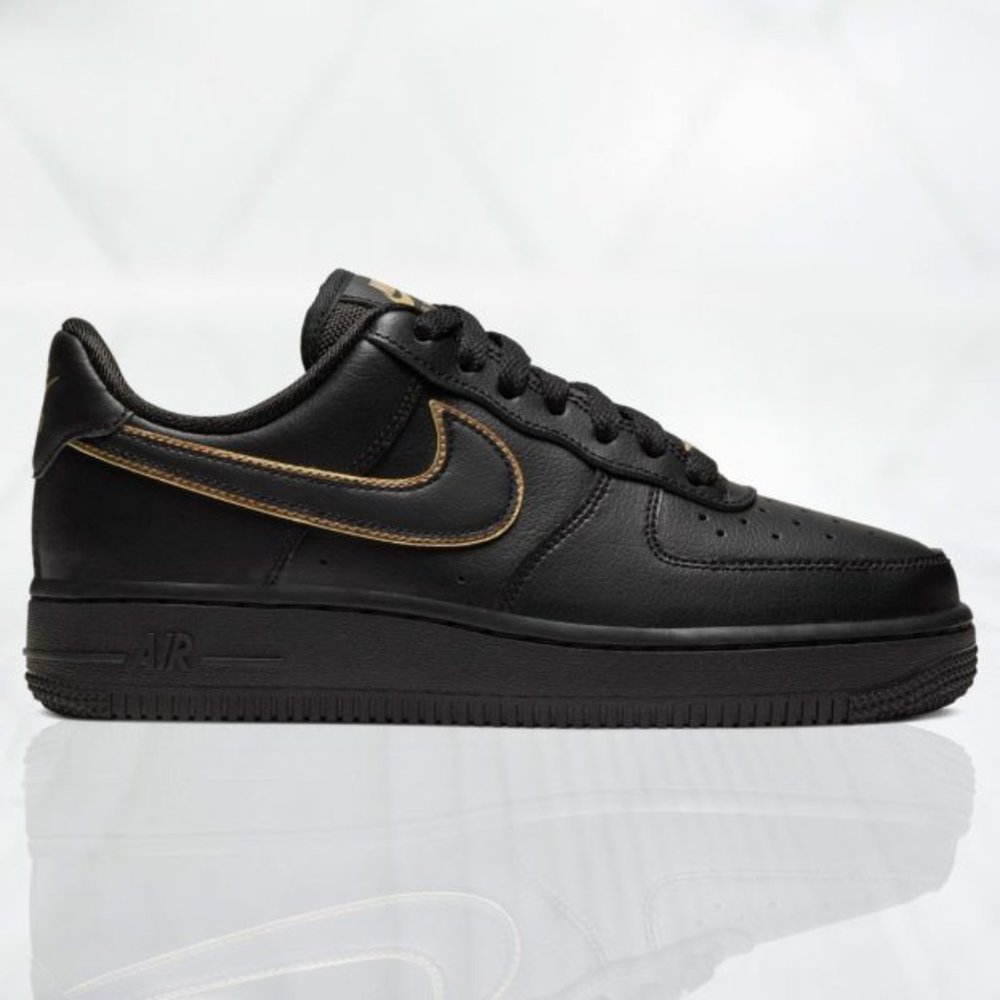 Nike Air Force 1 Low 07 Essential - SIZE 9.5